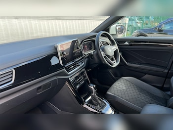 Used Volkswagen T-Roc 2023 for sale - 75605883: Photo