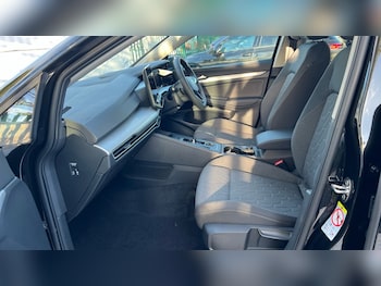 Used Volkswagen Golf 2025 for sale - 76328142: Photo