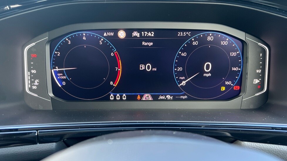 Used Volkswagen T-Roc 2025 for sale - 76870339: Photo 13