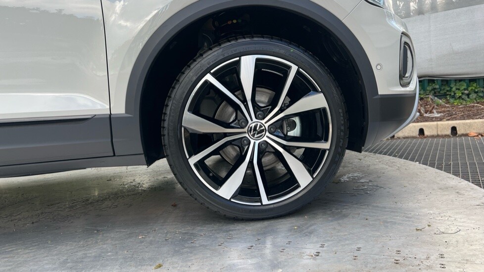 Used Volkswagen T-Roc 2025 for sale - 76870339: Photo 17