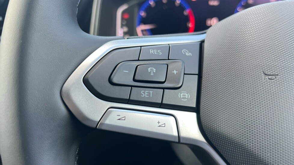 Used Volkswagen T-Roc 2025 for sale - 76870339: Photo 30