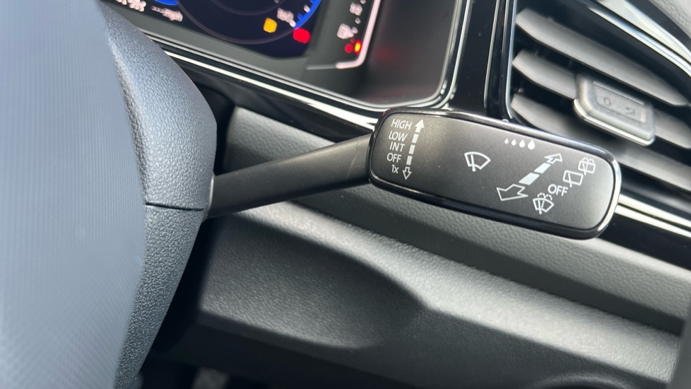 Used Volkswagen T-Roc 2025 for sale - 76870339: Photo 32