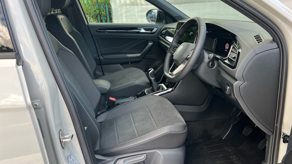 Used Volkswagen T-Roc 2025 for sale - 76870339: Photo 5