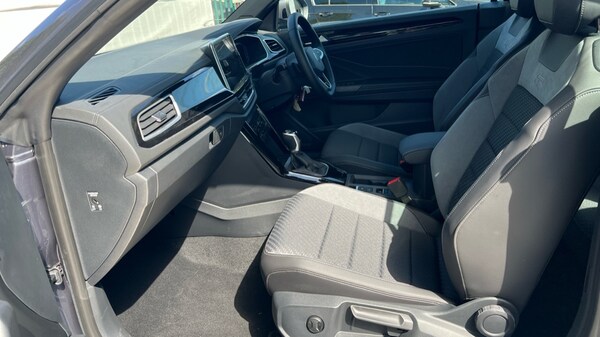Used Volkswagen T-Roc 2025 for sale - 75660238: Photo 2