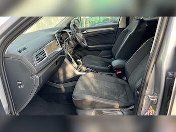 Used Volkswagen T-Roc 2024 for sale - 76475151: Photo