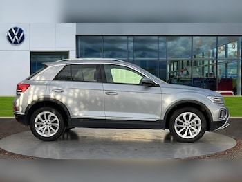 Used Volkswagen T-Roc 2024 for sale - 76475151: Photo