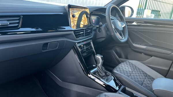 Used Volkswagen T-Roc 2025 for sale - 75625394: Photo 2