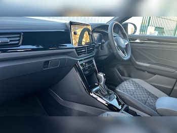 Used Volkswagen T-Roc 2025 for sale - 75625394: Photo 2