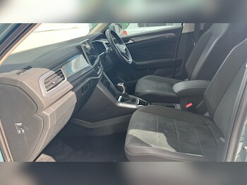 Used Volkswagen T-Roc 2023 for sale - 75902320: Photo