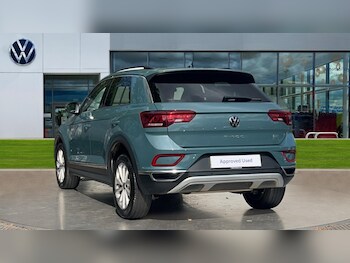 Used Volkswagen T-Roc 2023 for sale - 75902320: Photo