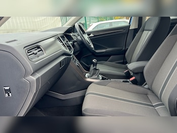 Used Volkswagen T-Roc 2019 for sale - 76533740: Photo