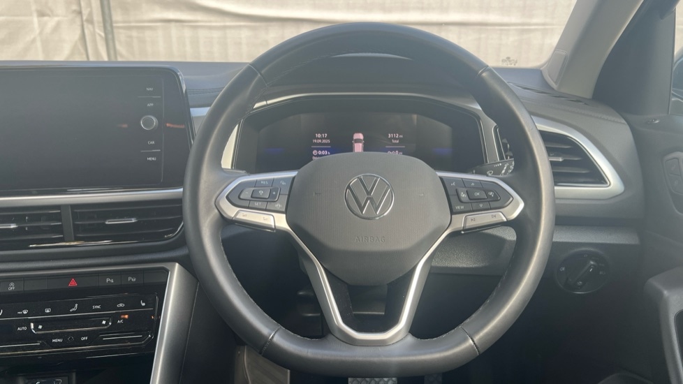 Used Volkswagen T-Roc 2025 for sale - 76870346: Photo 27