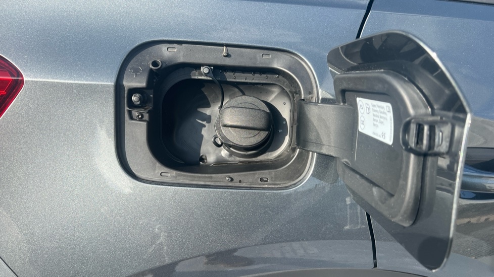 Used Volkswagen T-Roc 2025 for sale - 76870346: Photo 29