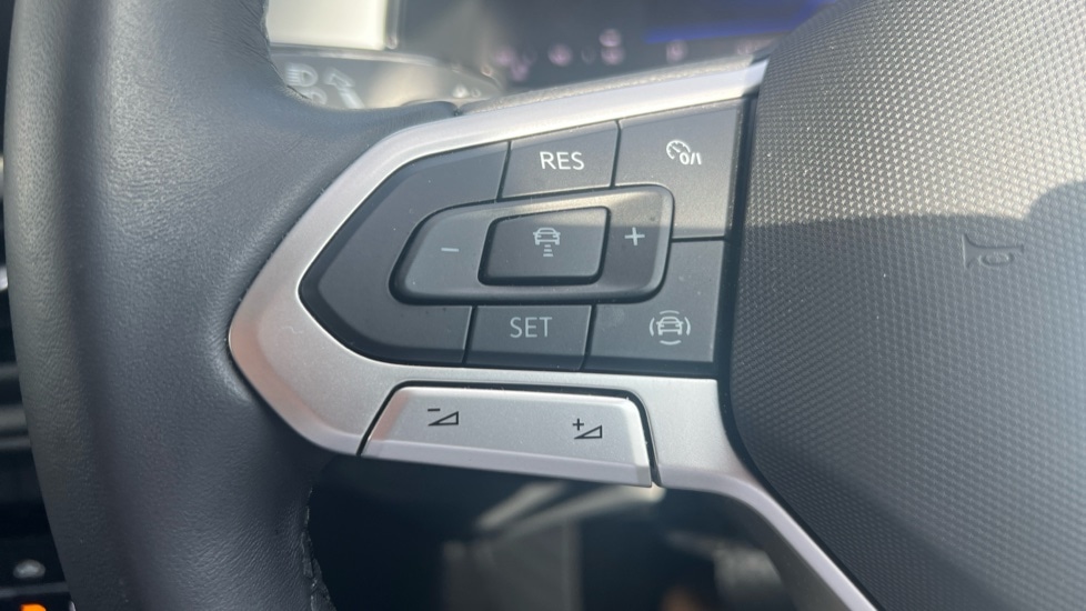 Used Volkswagen T-Roc 2025 for sale - 76870346: Photo 30