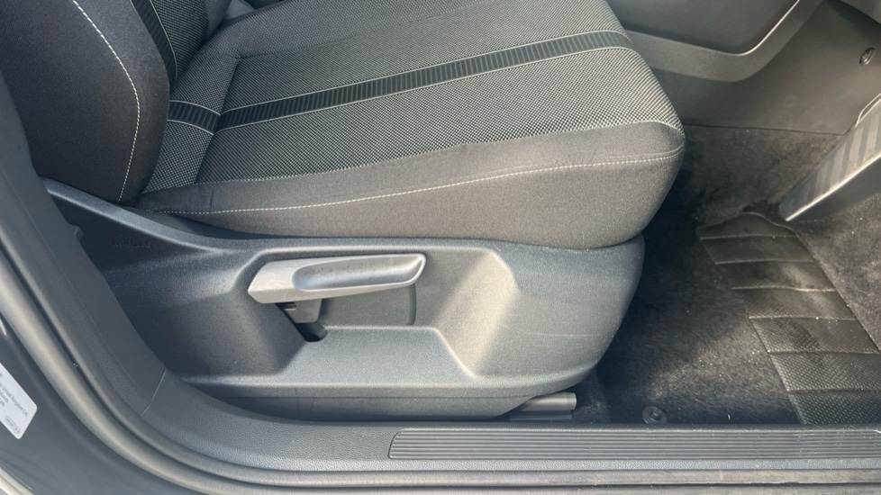 Used Volkswagen T-Roc 2025 for sale - 76870346: Photo 39