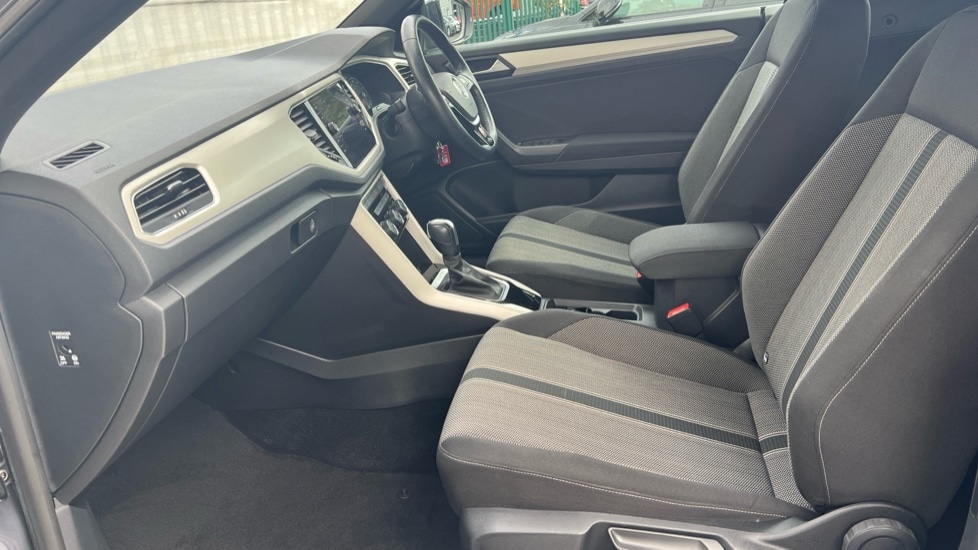 Used Volkswagen T-Roc 2020 for sale - 76552395: Photo 2