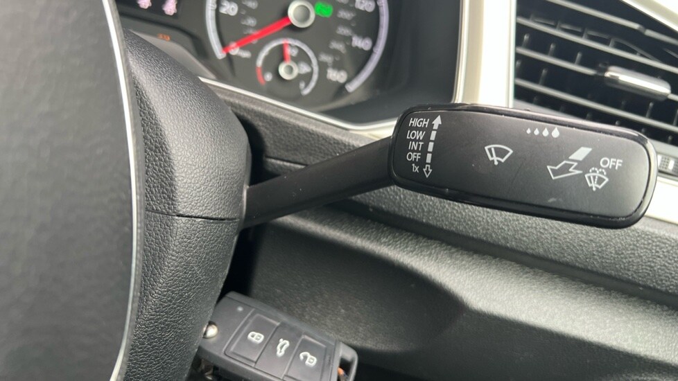 Used Volkswagen T-Roc 2020 for sale - 76552395: Photo 32