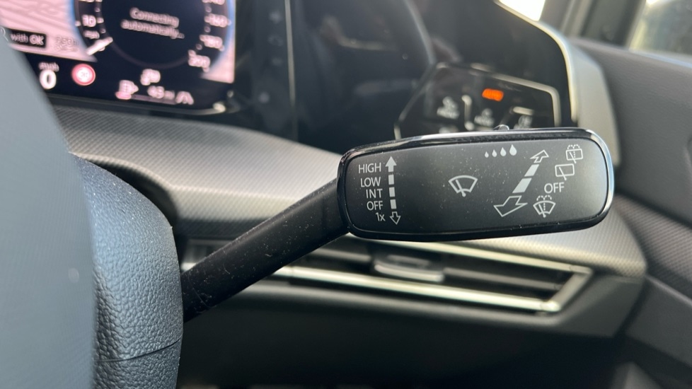 Used Volkswagen Golf 2025 for sale - 76971473: Photo 32