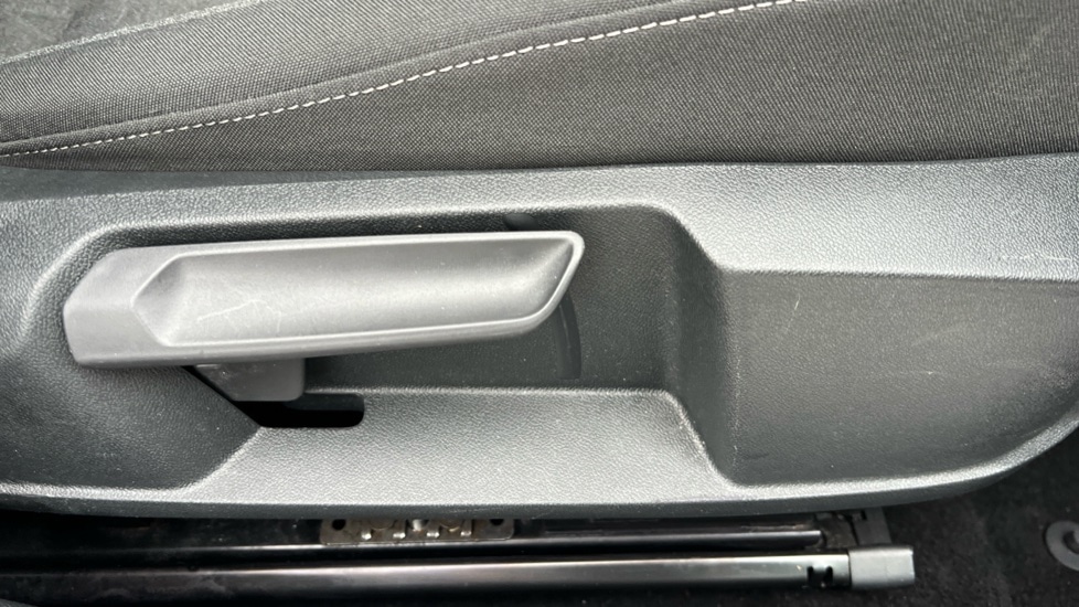 Used Volkswagen Golf 2024 for sale - 77010419: Photo 39