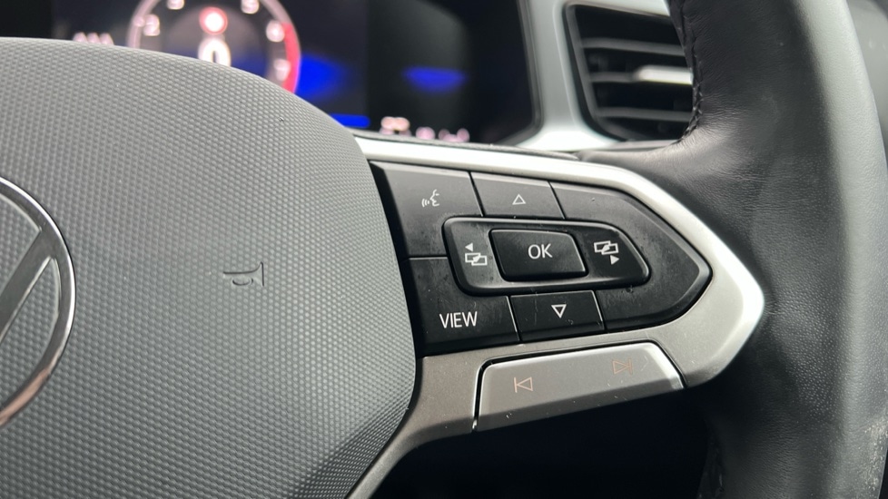 Used Volkswagen T-Roc 2025 for sale - 76874464: Photo 31