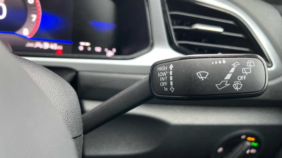 Used Volkswagen T-Roc 2025 for sale - 76874464: Photo 32