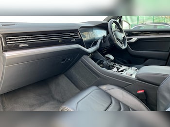 Used Volkswagen Touareg 2021 for sale - 76999295: Photo