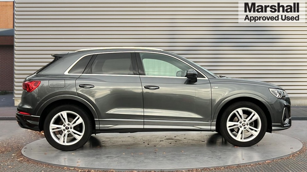 Used Audi Q3 2023 for sale - 76870070: Photo 2