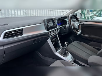 Used Volkswagen T-Roc 2022 for sale - 76874690: Photo