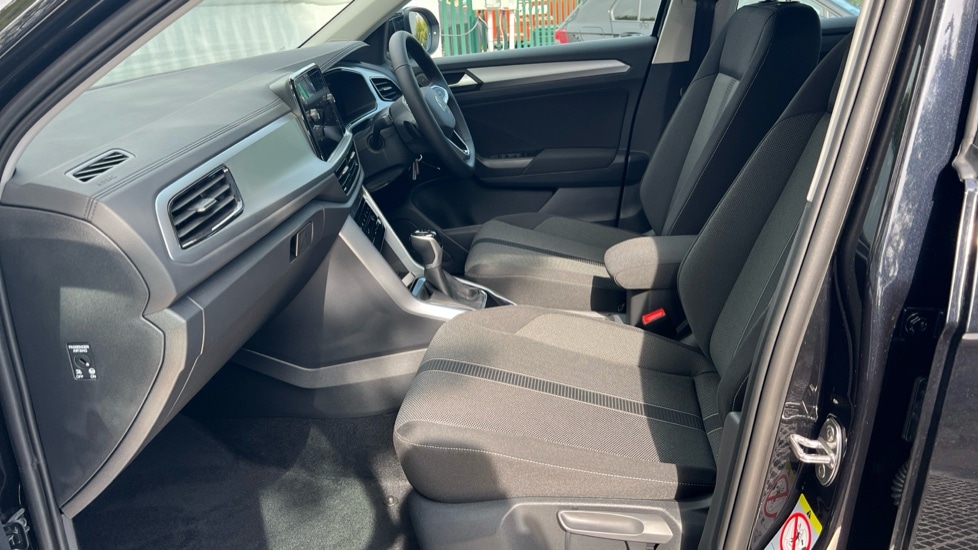 Used Volkswagen T-Roc 2025 for sale - 76868907: Photo 2