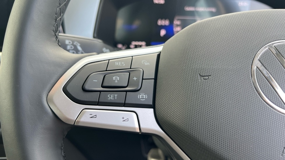 Used Volkswagen T-Roc 2025 for sale - 76868907: Photo 30