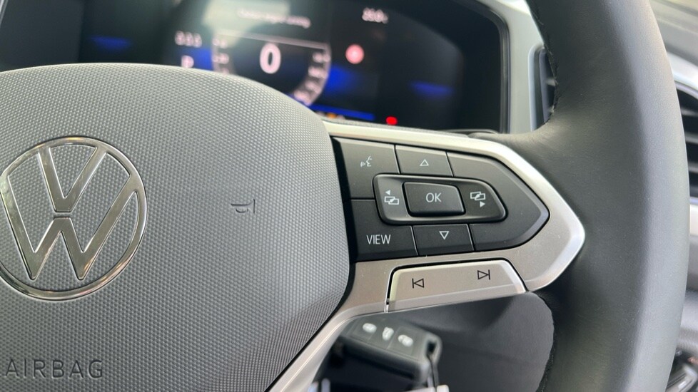 Used Volkswagen T-Roc 2025 for sale - 76868907: Photo 31