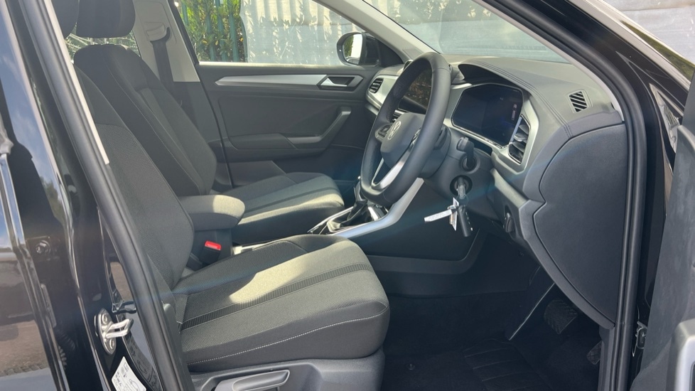 Used Volkswagen T-Roc 2025 for sale - 76868907: Photo 5