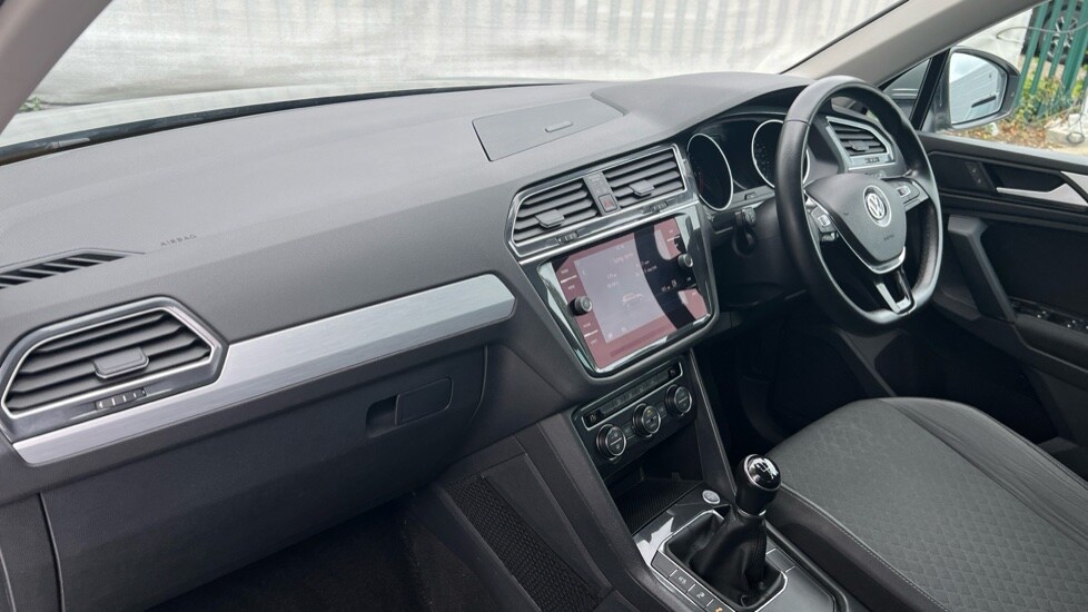 Used Volkswagen Tiguan 2019 for sale - 75886876: Photo 2