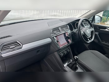 Used Volkswagen Tiguan 2019 for sale - 75886876: Photo 2