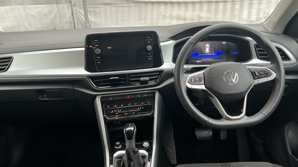 Used Volkswagen T-Roc 2025 for sale - 76870359: Photo 11