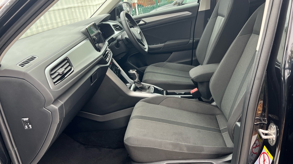 Used Volkswagen T-Roc 2025 for sale - 76870359: Photo 2