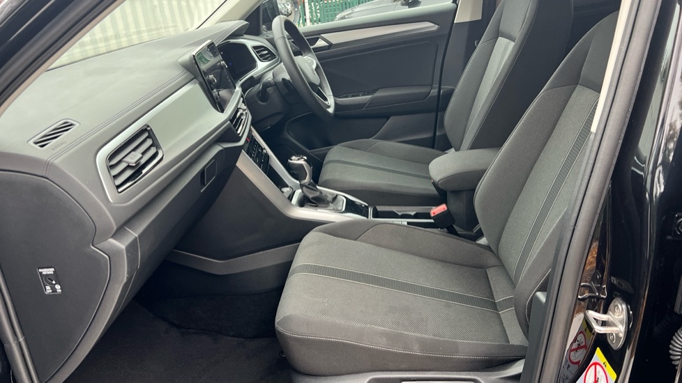 Used Volkswagen T-Roc 2025 for sale - 76870359: Photo 28