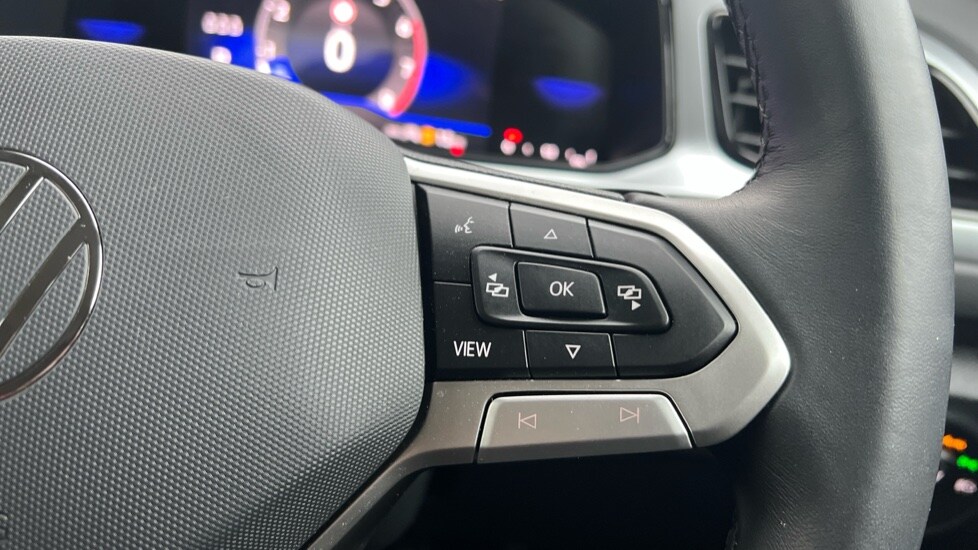 Used Volkswagen T-Roc 2025 for sale - 76870359: Photo 31