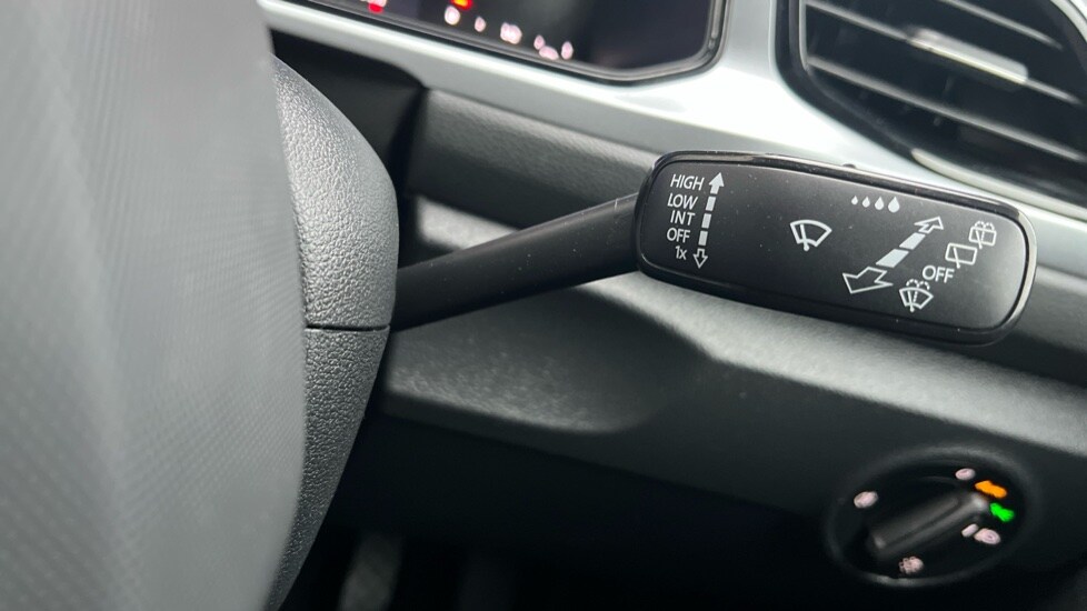 Used Volkswagen T-Roc 2025 for sale - 76870359: Photo 32