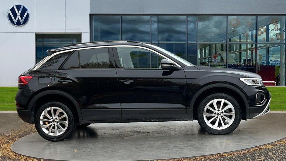 Used Volkswagen T-Roc 2025 for sale - 76870359: Photo 4