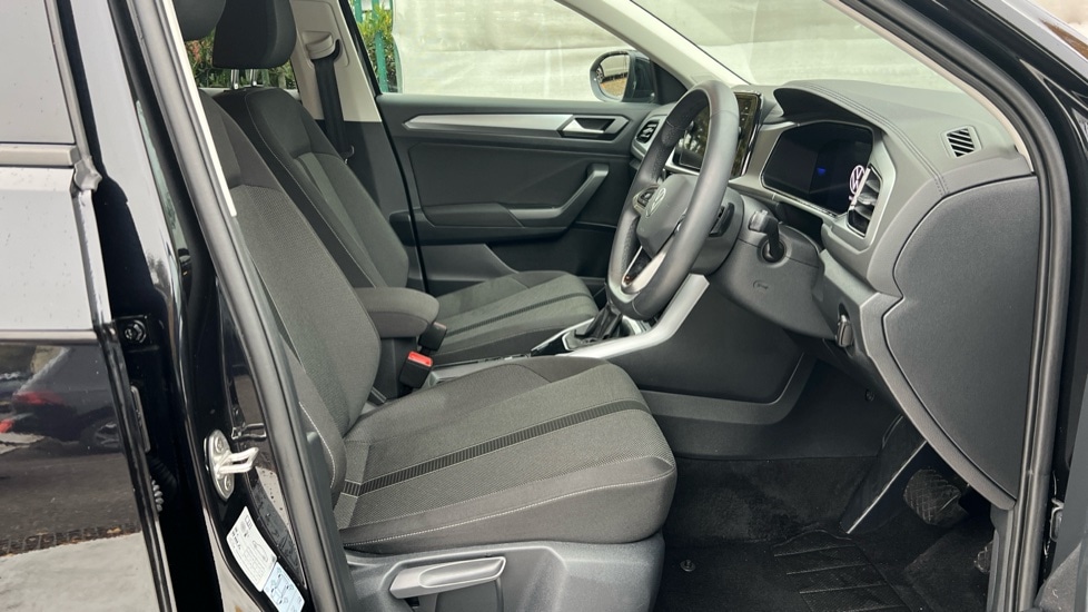 Used Volkswagen T-Roc 2025 for sale - 76870359: Photo 5
