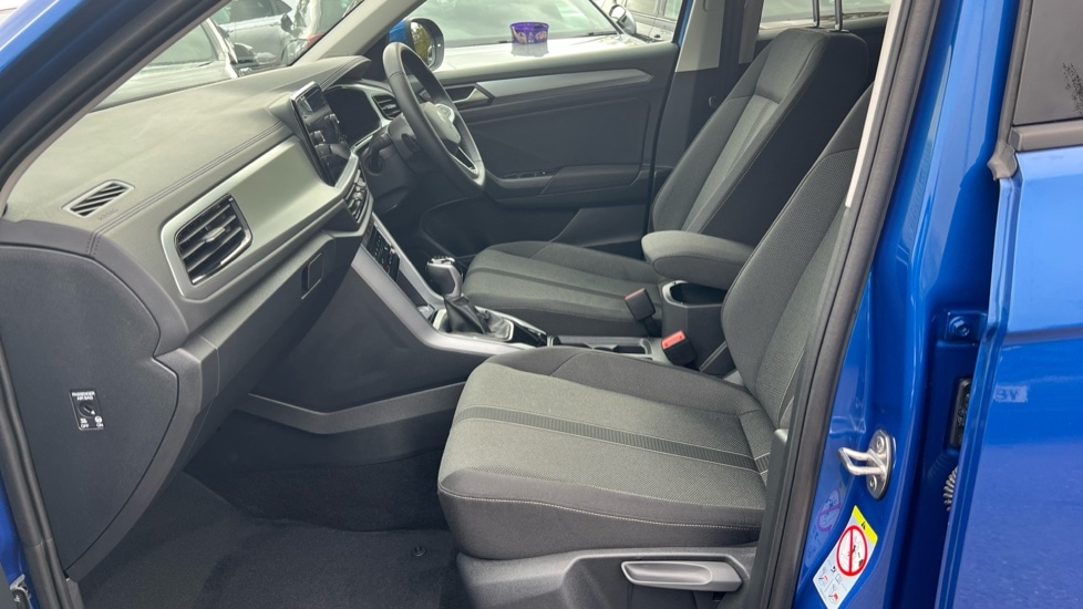 Used Volkswagen T-Roc 2025 for sale - 76176250: Photo 2