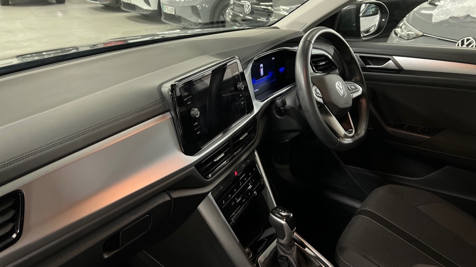 Used Volkswagen T-Roc 2023 for sale - 76684102: Photo 2
