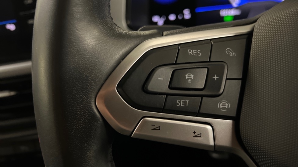 Used Volkswagen T-Roc 2023 for sale - 76684102: Photo 30