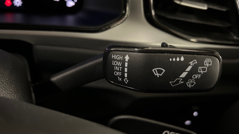 Used Volkswagen T-Roc 2023 for sale - 76684102: Photo 33