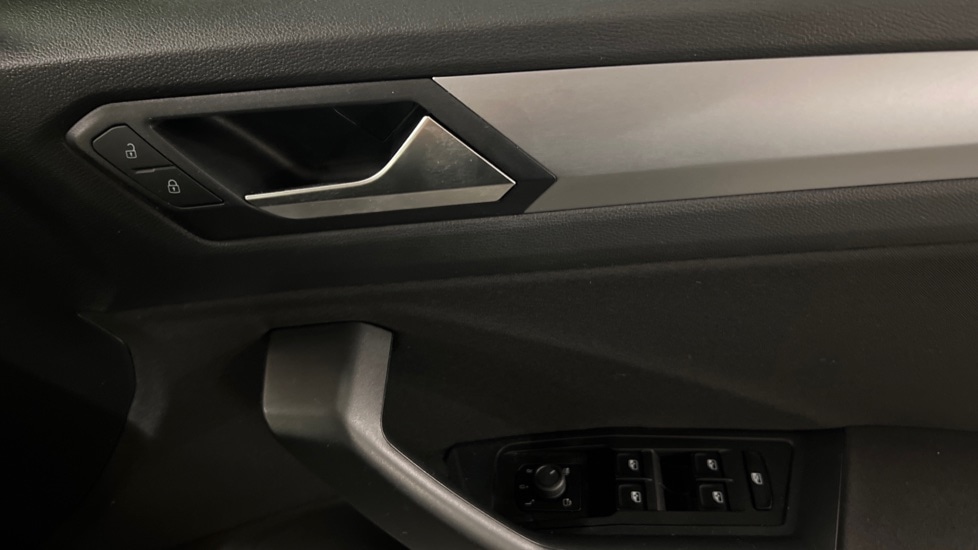 Used Volkswagen T-Roc 2023 for sale - 76684102: Photo 37