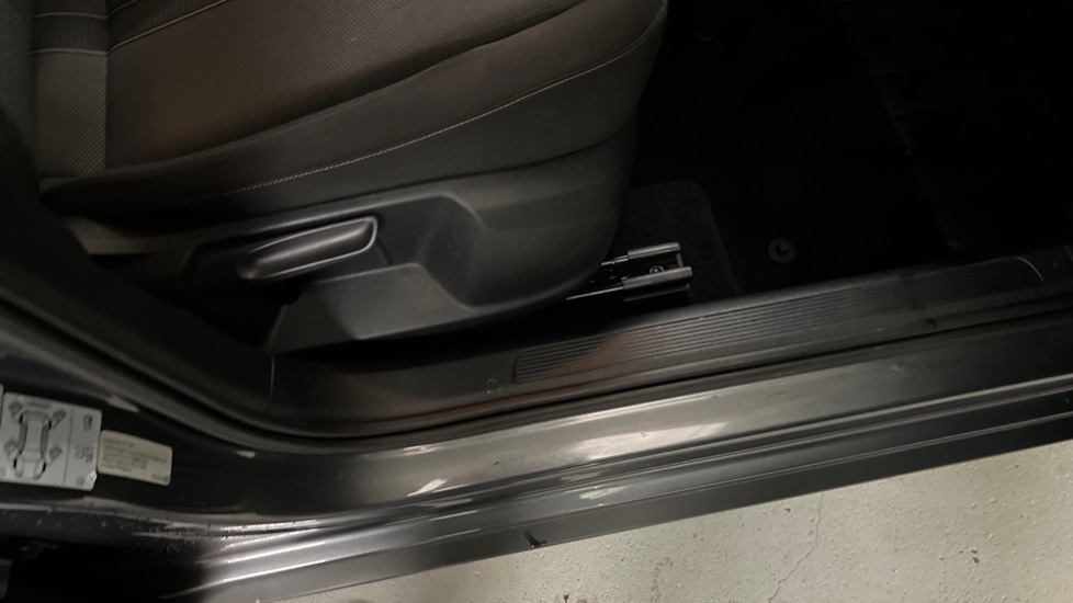 Used Volkswagen T-Roc 2023 for sale - 76684102: Photo 40