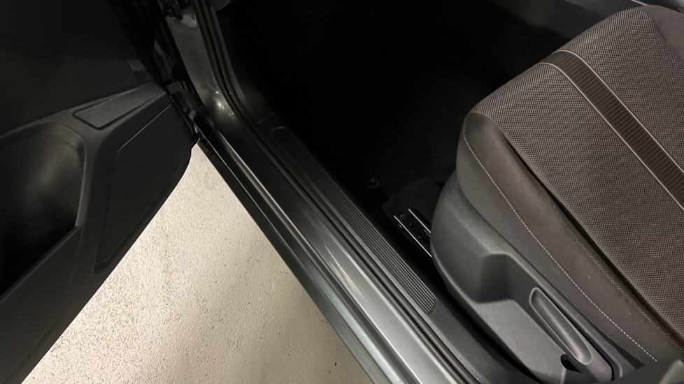 Used Volkswagen T-Roc 2023 for sale - 76684102: Photo 42