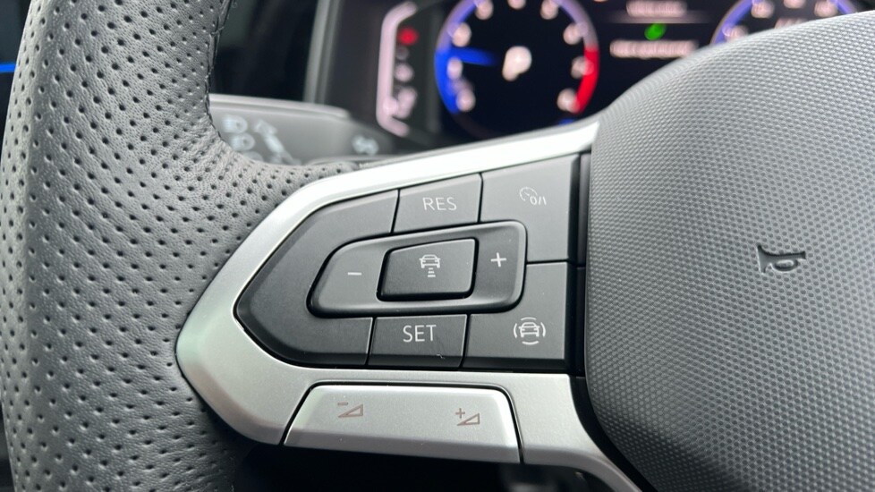 Used Volkswagen T-Roc 2025 for sale - 76684305: Photo 30