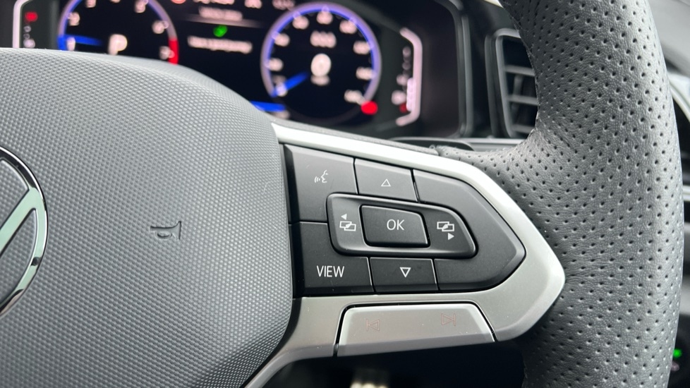 Used Volkswagen T-Roc 2025 for sale - 76684305: Photo 31